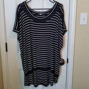 Black & white tunic length shirt